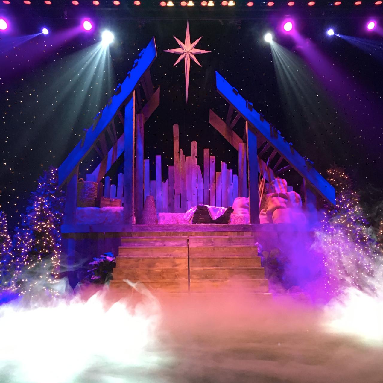 church christmas stage decor Barn Fragments Christmas stage design, Christmas stage, Church christmas decorations