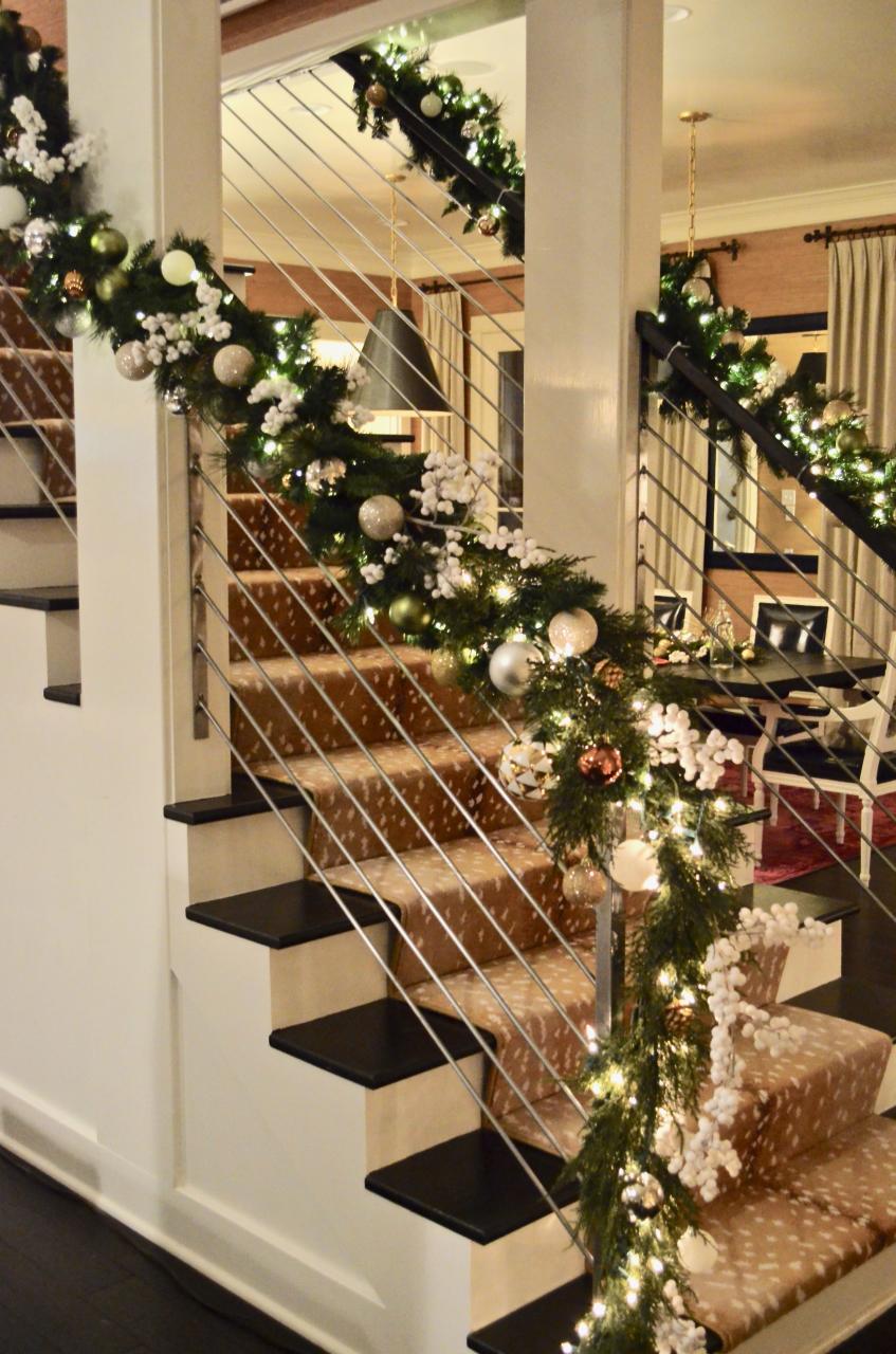 christmas decorating ideas for stairs 30+ Ideas For Christmas Stair Decorations