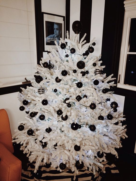 black and white christmas tree decor 90 Modern Black And White Christmas Décor Ideas DigsDigs