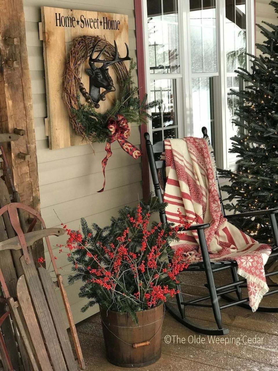 farmhouse christmas front porch decor 30+ Cool Farmhouse Decorating Ideas For Christmas To Try Christmas porch decor, Front porch