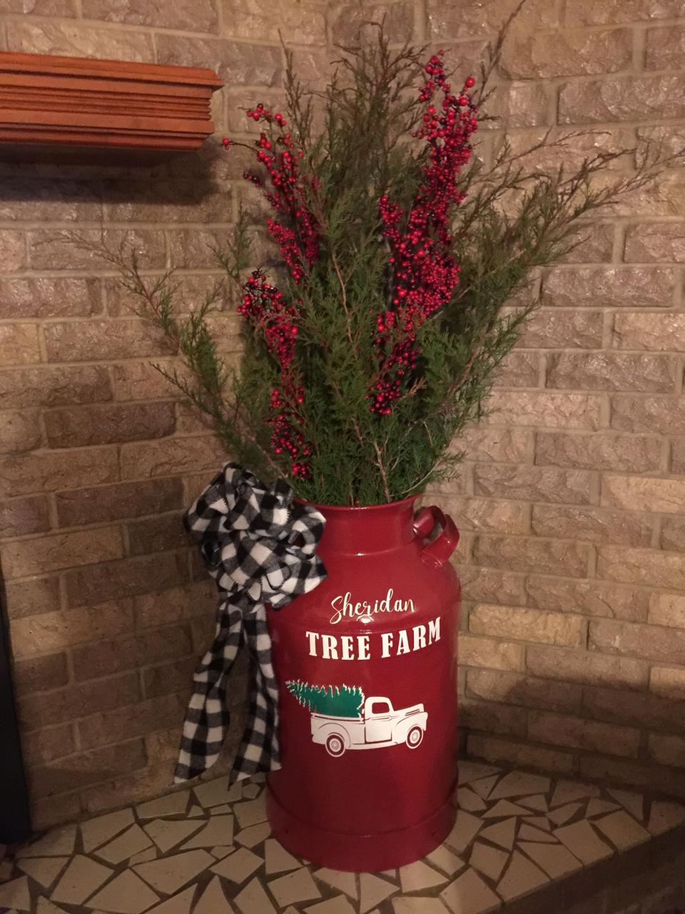 milk can christmas decor Christmas milk can 2019 Birch tree decor christmas, Recycled