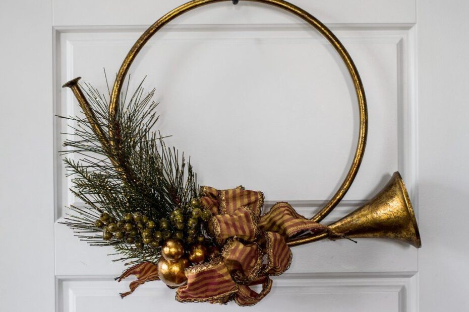 french horn christmas decor Wreath French Horn Christmas centerpieces, Horn decorations