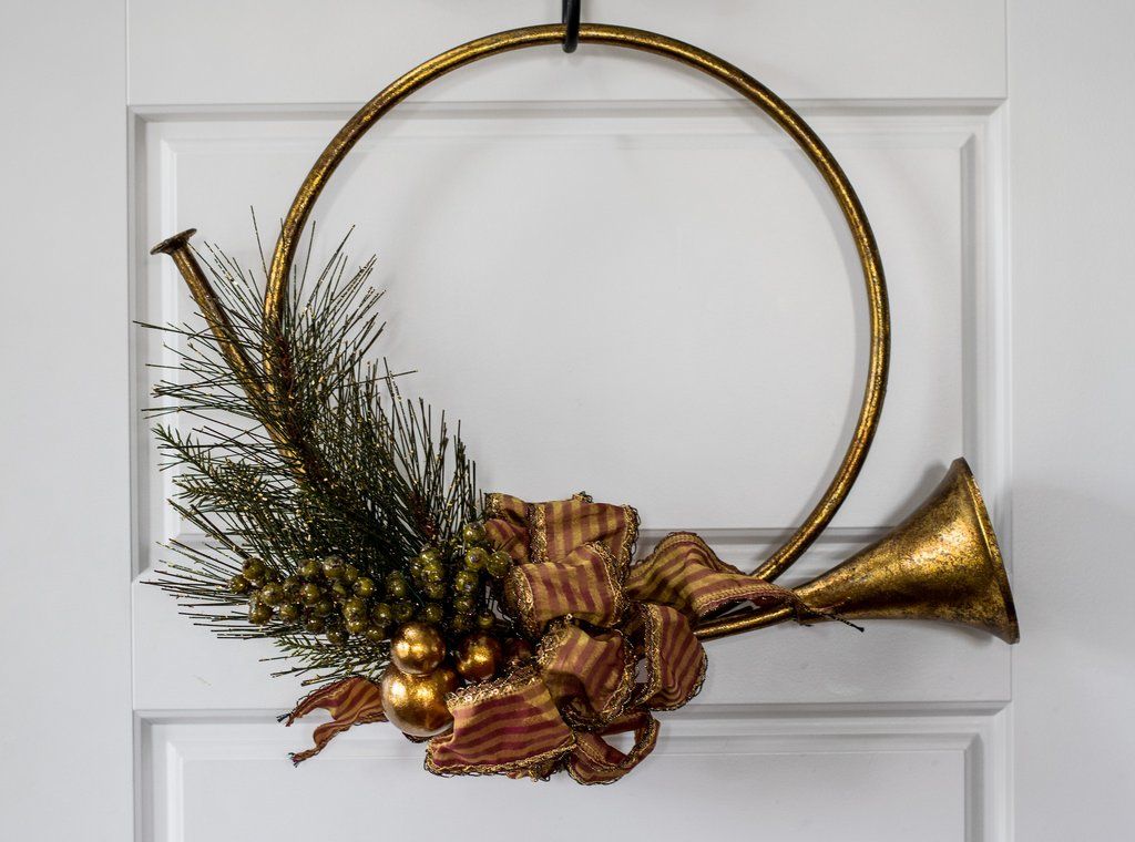 french horn christmas decor Wreath French Horn Christmas centerpieces, Horn decorations