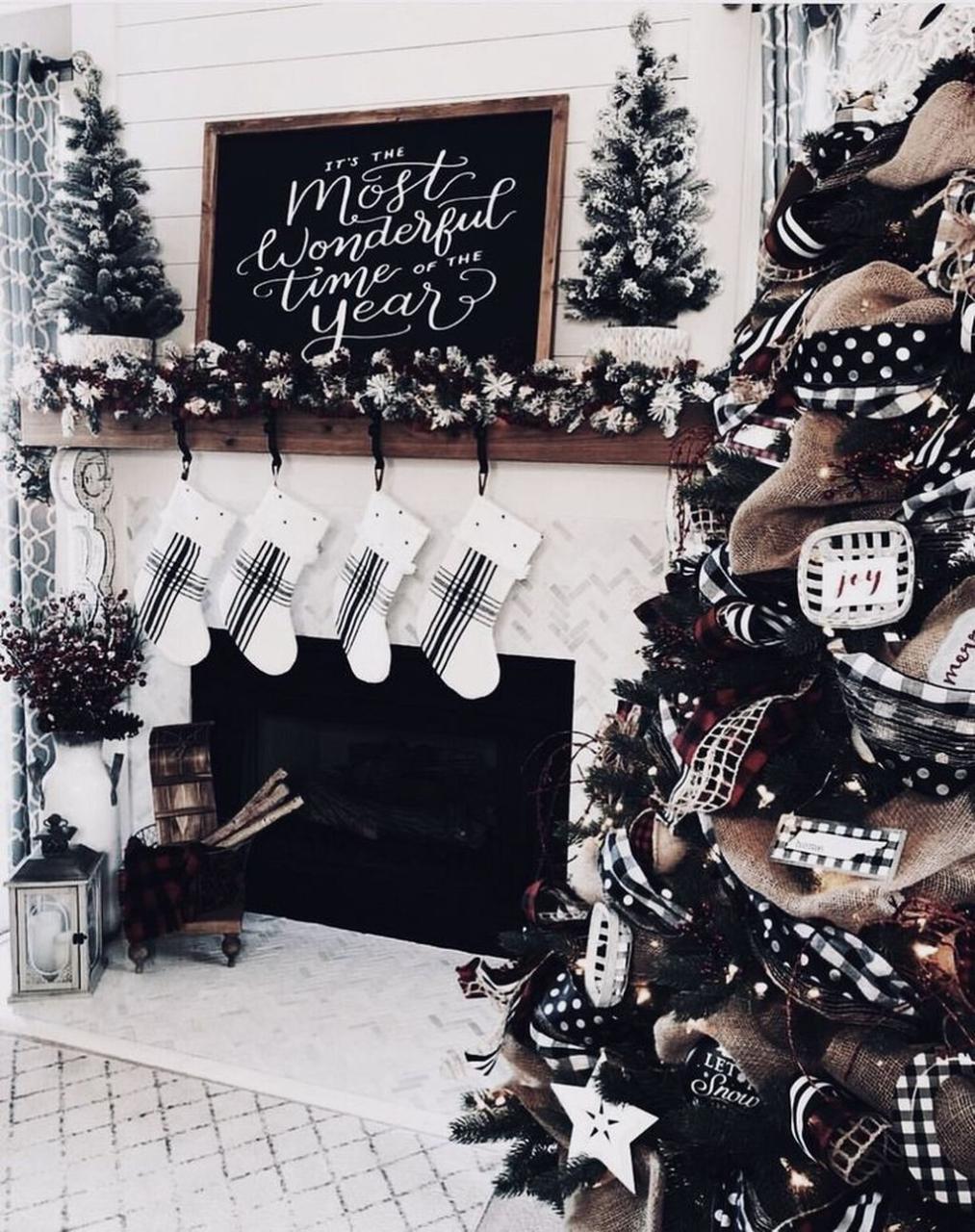 black and white christmas decor Amazing Winter White Christmas Decor Ideas Black christmas decorations, White christmas decor