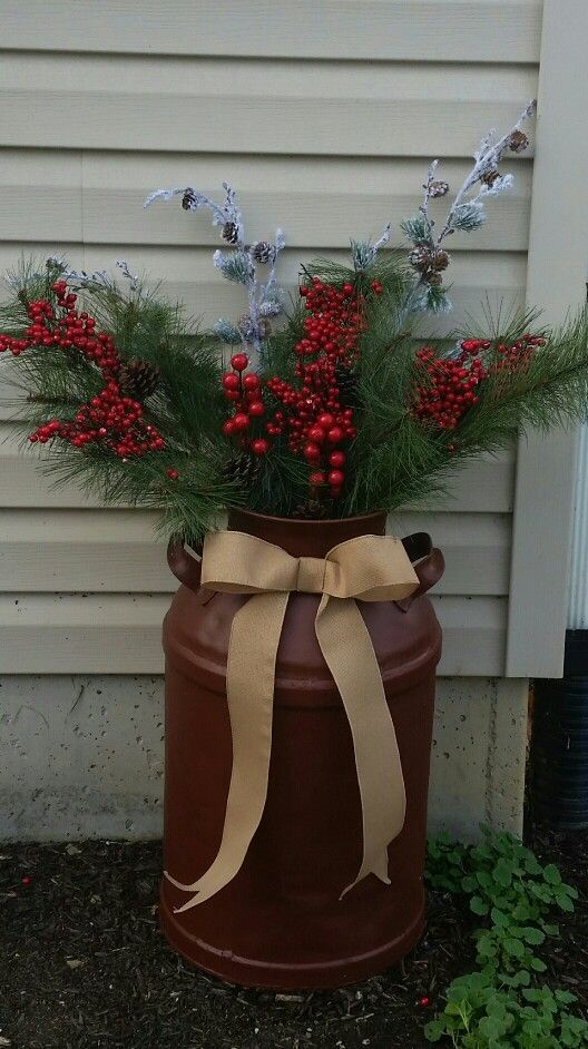 christmas milk can decor Christmas milk can More Front Porch Christmas Decor, Christmas Planters, Country Christmas