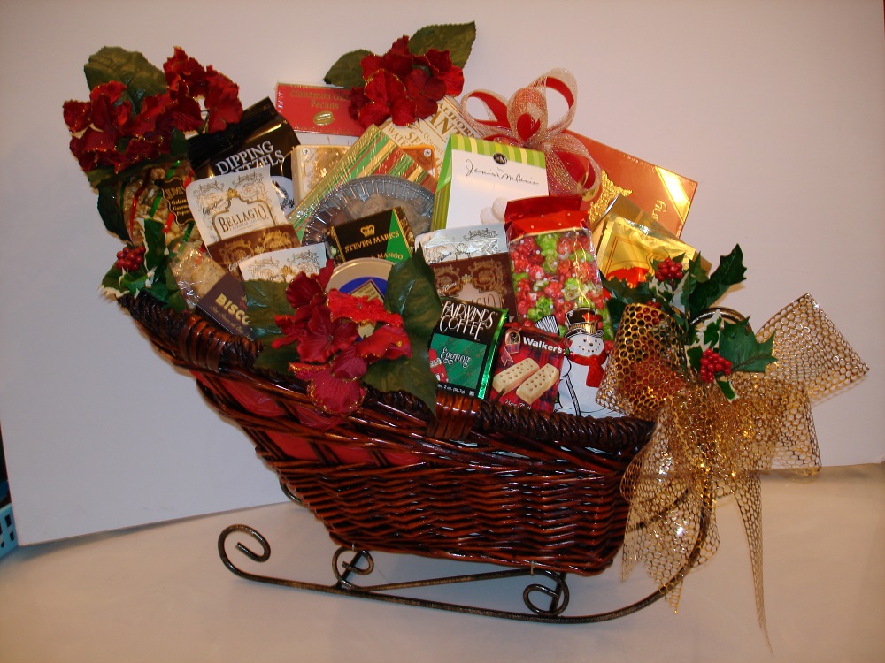 christmas decor basket ideas 40 Best Christmas Gift Basket Decoration Ideas All About Christmas