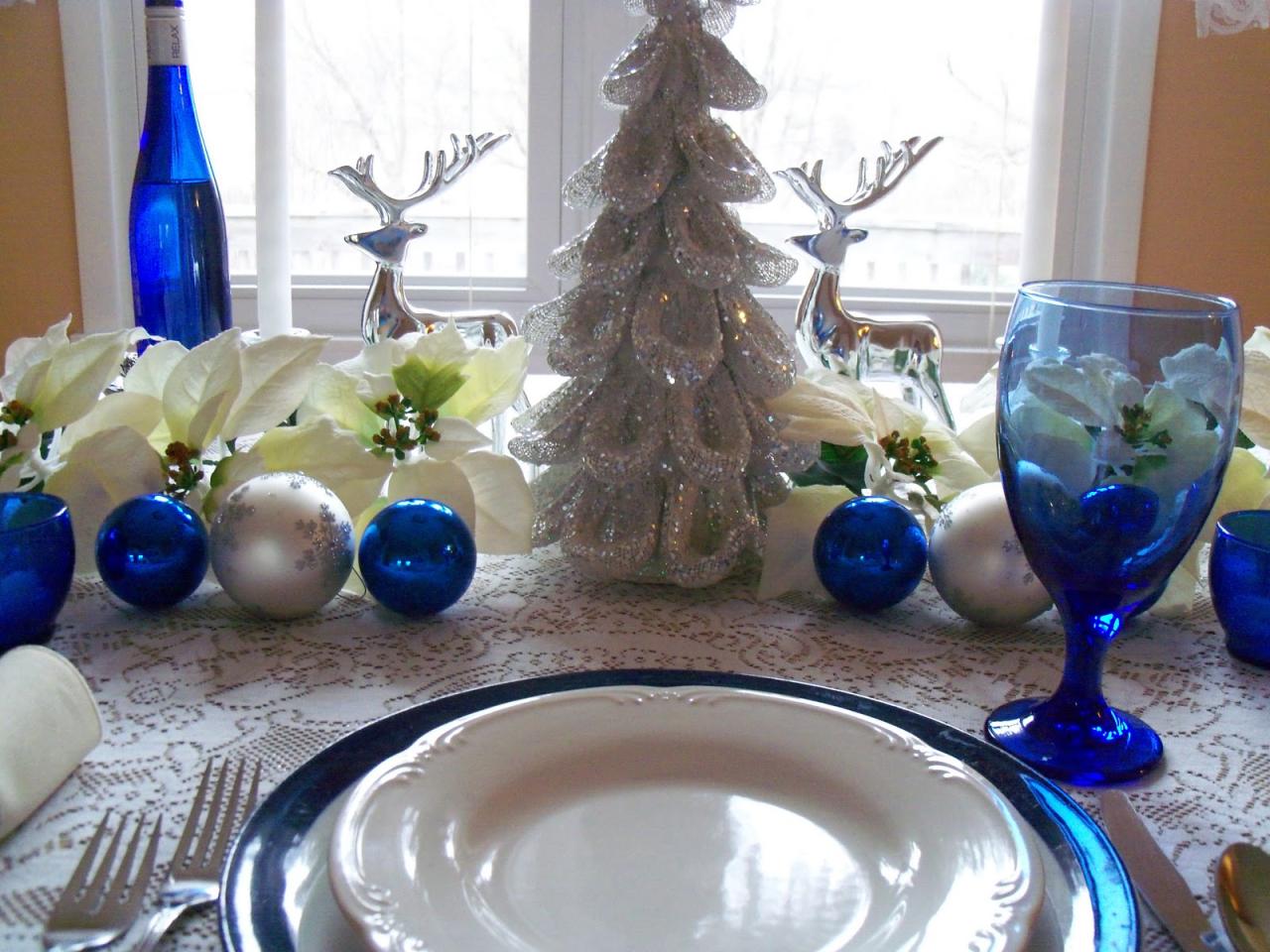 blue christmas tabletop decor 16 Inspiring Blue And White Christmas Table Decorations Photo Lentine Marine 2949