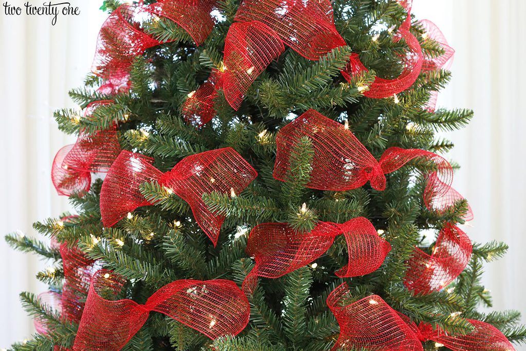 christmas tree with mesh decor How to Decorate a Christmas Tree Christmas tree ribbon garland, Mesh christmas tree, Christmas