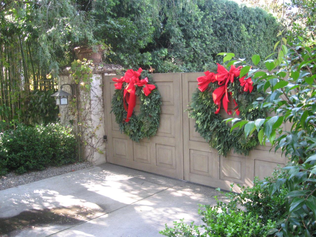 christmas decorations for outdoor gate 10+ Christmas Decor For Gates