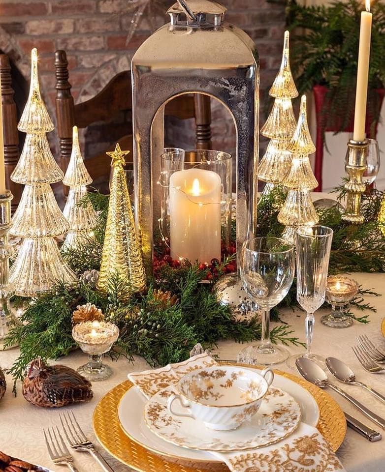 round table christmas decor Pin on Christmas Celebrations. Christmas dining table, Christmas