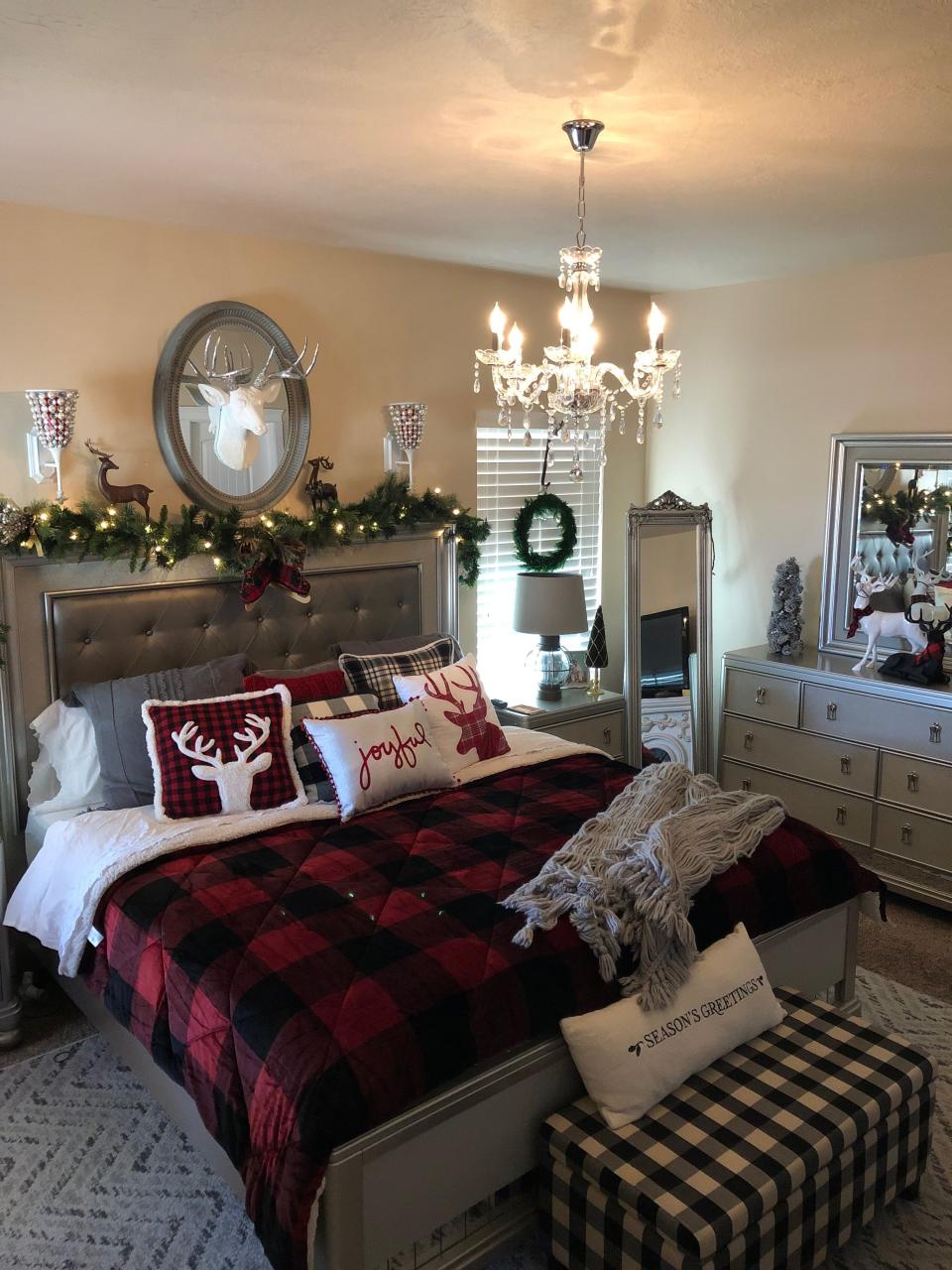 christmas room decor ideas 30+ Christmas Decor For Bedroom DECOOMO