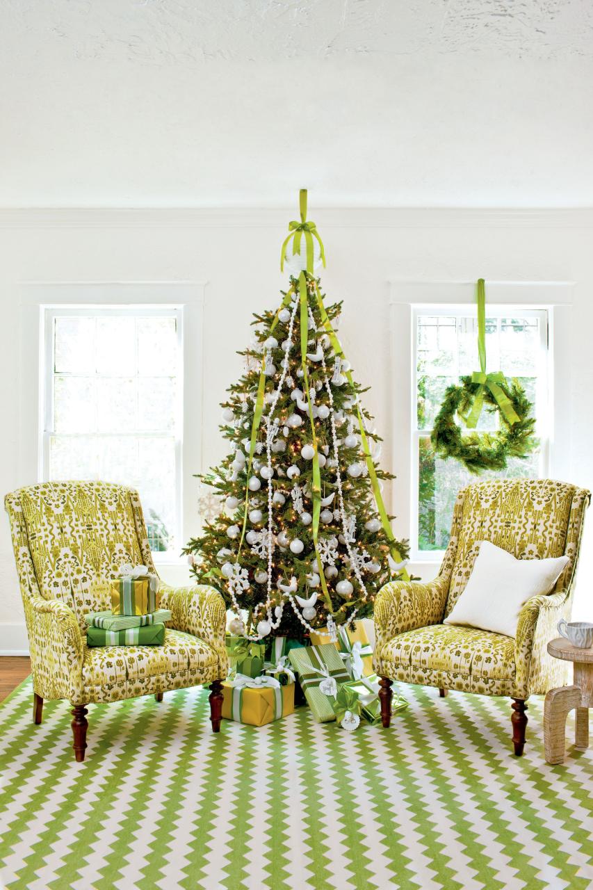 green christmas decor ideas 30+ Green Christmas Decorations Ideas DECOOMO