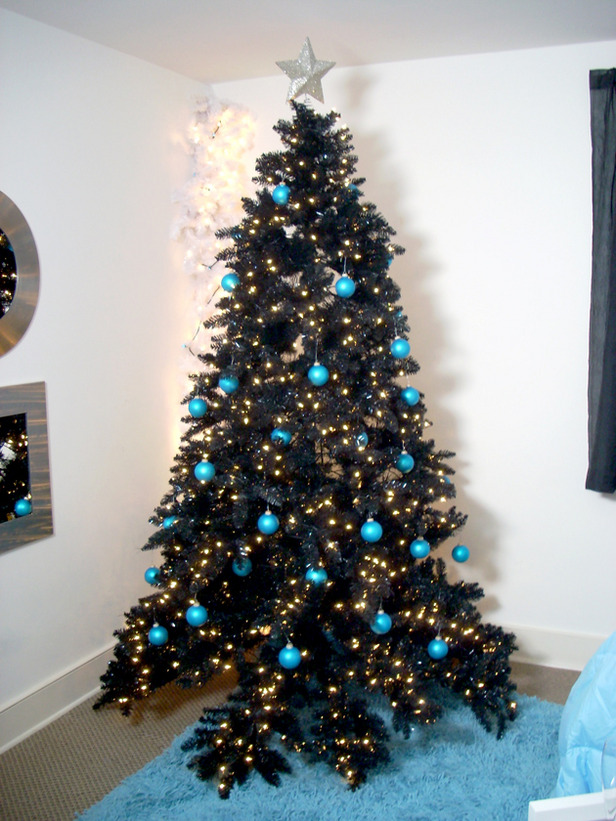 black christmas tree decor ideas 22 Unique Black Christmas Tree Décor Ideas DigsDigs