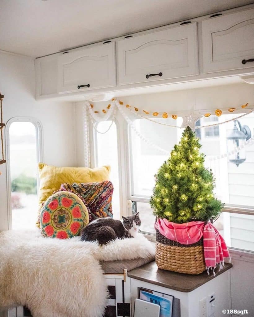 christmas decor for rv RV Christmas Decor Ideas & Inspiration