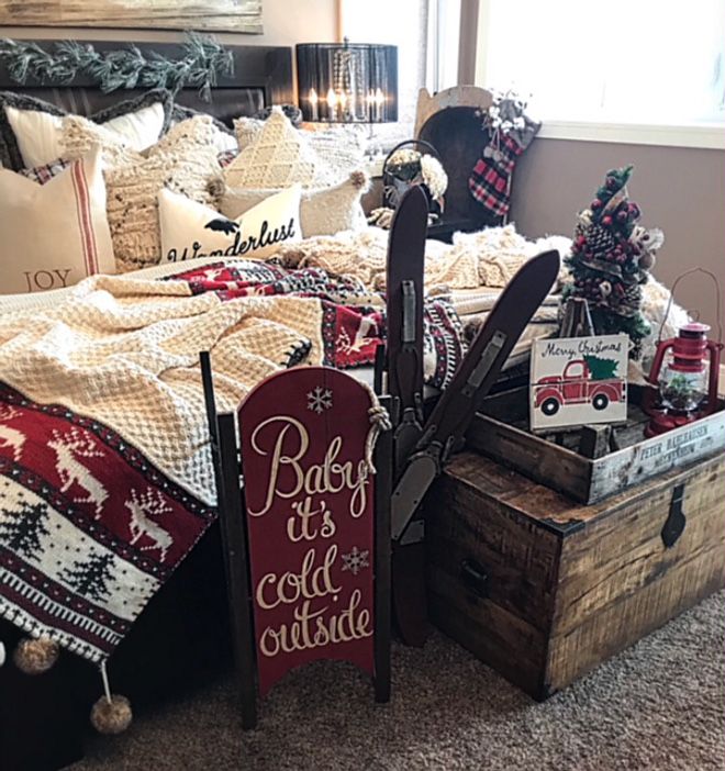 ski lodge christmas decor Christmas Ski Lodge Bedroom Decor Details on Home Bunch Blog Cabin