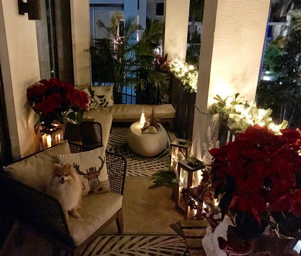 christmas decor for apartment balcony 33 Inspiring Christmas Apartment Balcony Decor Ideas You Should Copy