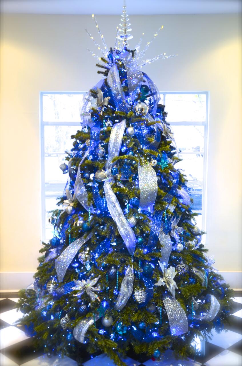 blue christmas tree decor ideas 20+ Awesome Blue And White Christmas Decorations Ideas SWEETYHOMEE