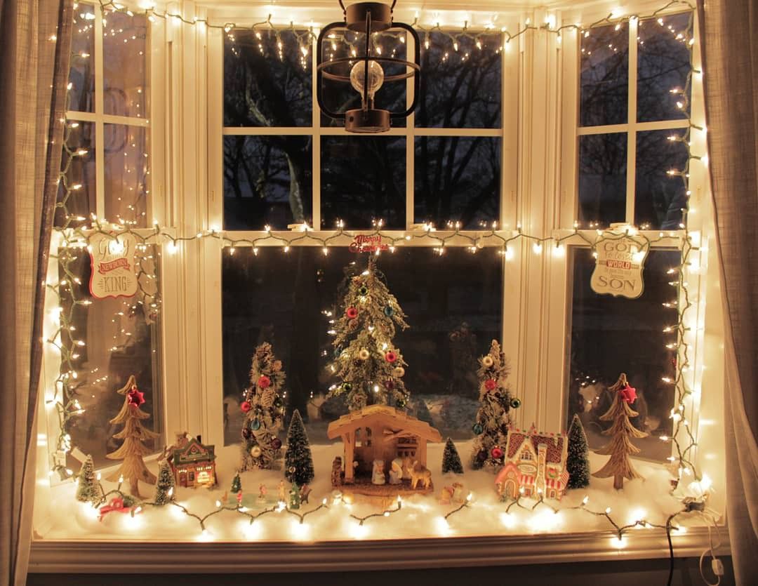 christmas decor for bay window Bay window Christmas decoration idea in living room Christmas window decorations, Christmas