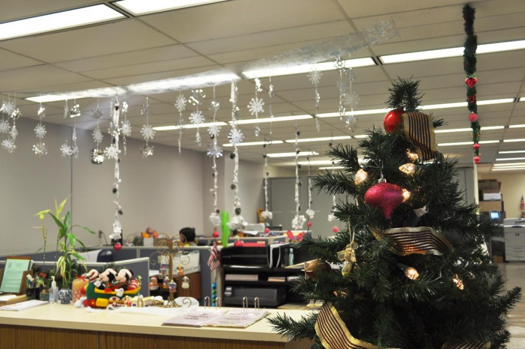 christmas decoration ideas for office 40 Office Christmas Decorating Ideas All About Christmas