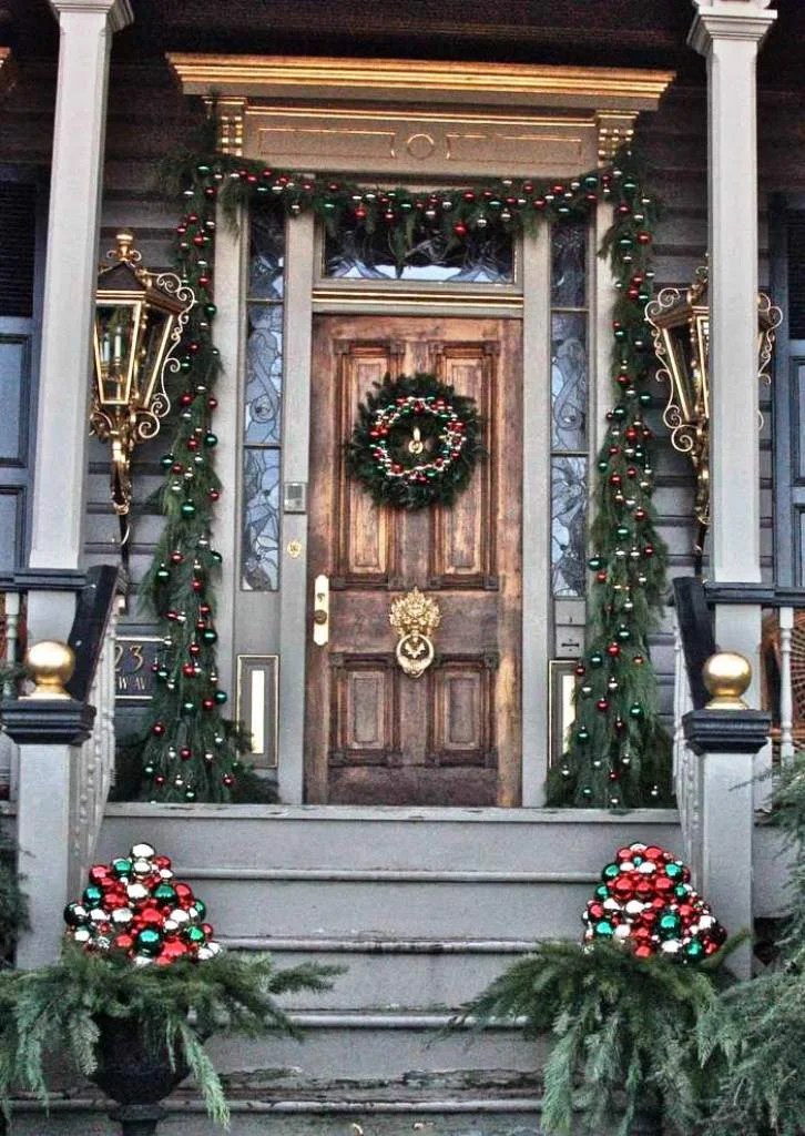 front porch christmas decor ideas 25 Amazing Christmas Front Porch Decorating Ideas Instaloverz