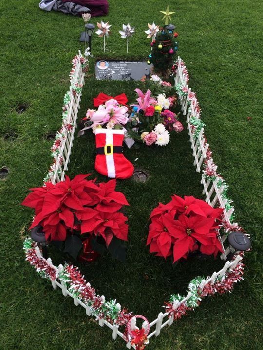 christmas decor for gravesite 50+ grave decorations for christmas To Honor Your Loved Ones During the Holidays