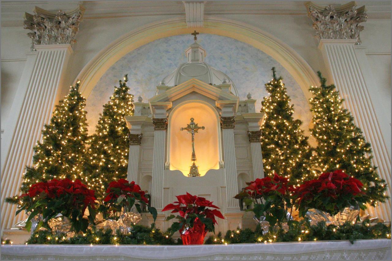 christmas decor for churches 20+ Christmas Tree Decorating Ideas For Church The Urban Decor