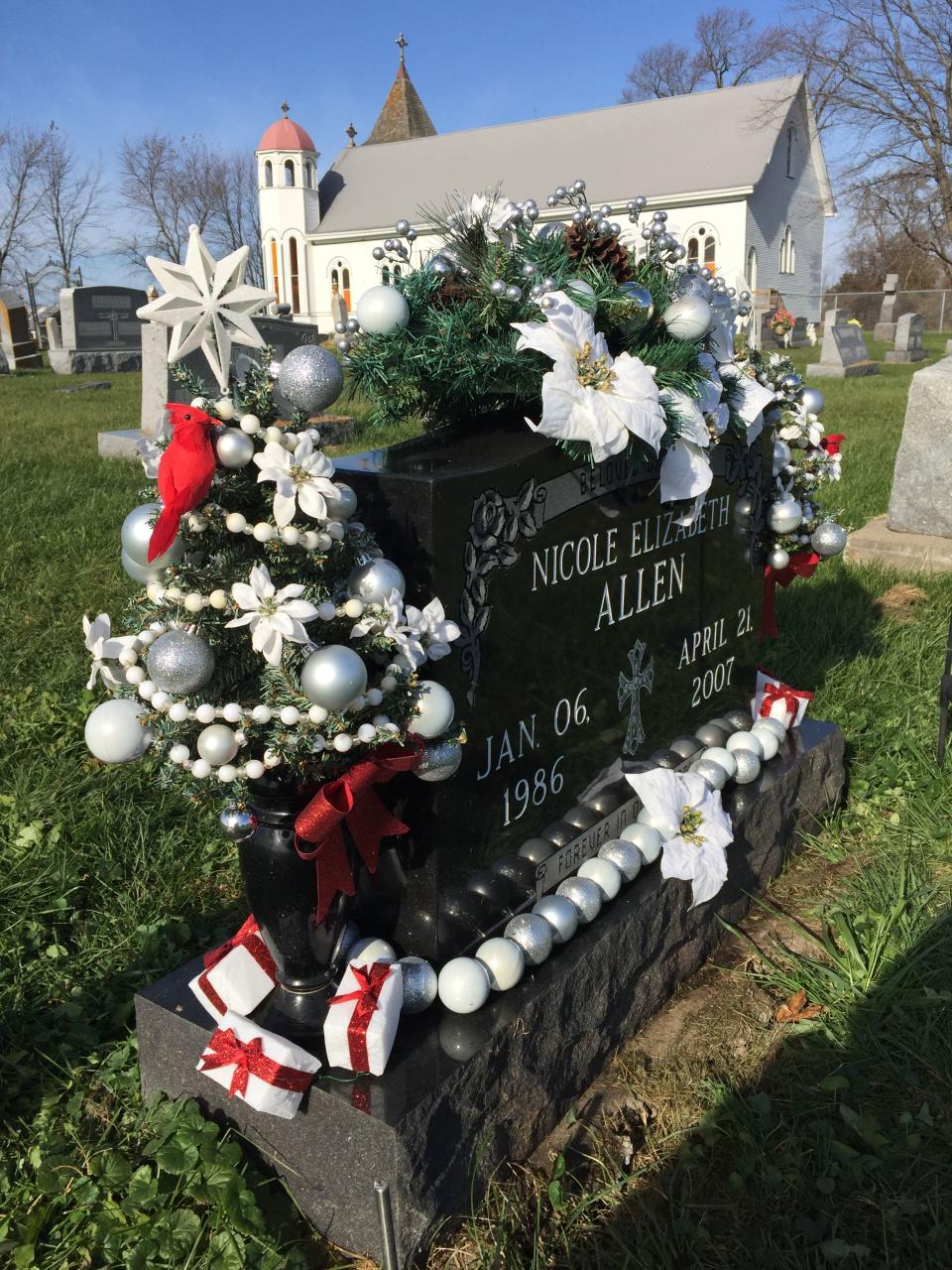 christmas decor for cemetery 2016 cemetery decorations Christmas floral arrangements for Nicole. Cemetery decorations