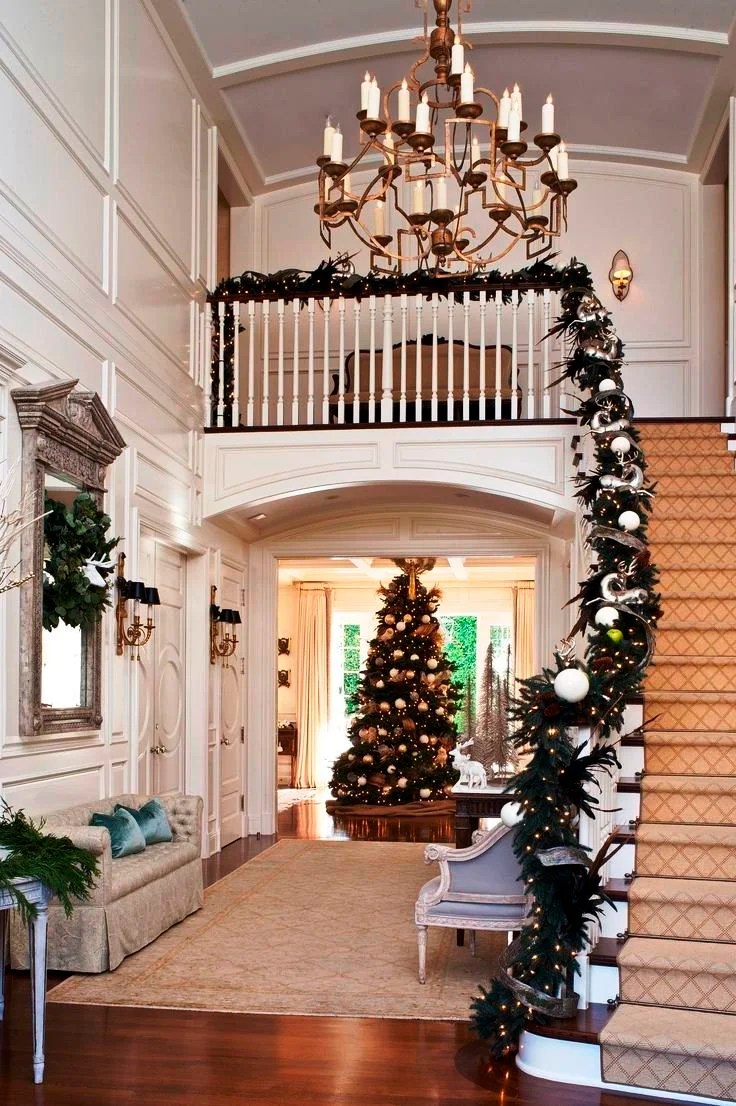 christmas decor on stairs 25 Ideas for Christmas Staircase Decorations