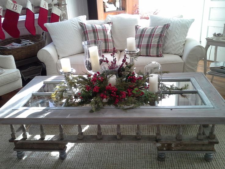 coffee table christmas decor Holiday idea for coffee table Christmas coffee table decor, Christmas table decorations