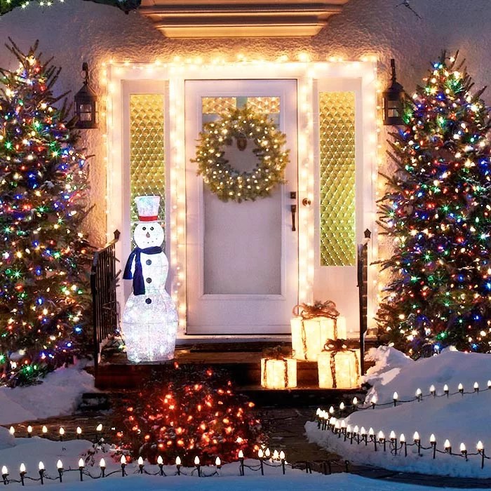 christmas decor with lights 50 Trendy and Beautiful DIY Christmas Lights Decoration Ideas in 2021