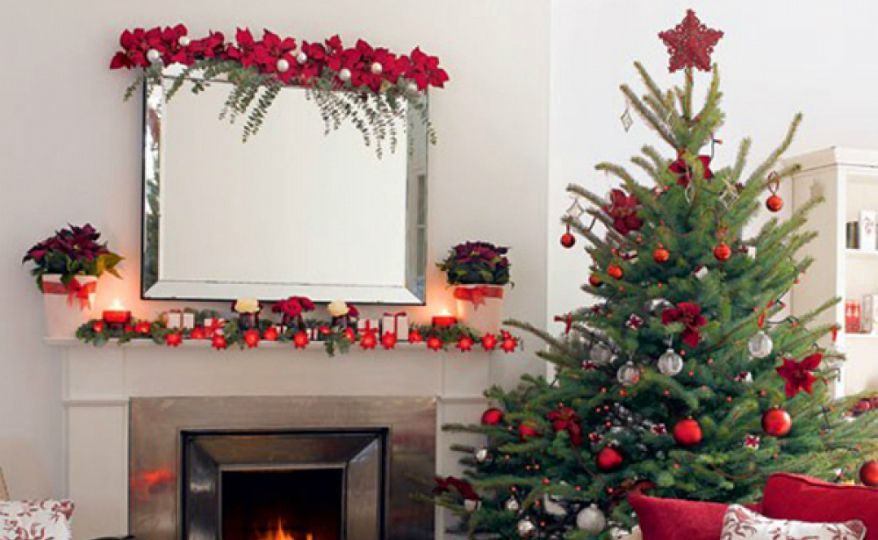 christmas decor for mirrors The Best Christmas Decorations to Sparkle Your Mirror this Season Christmas decorations