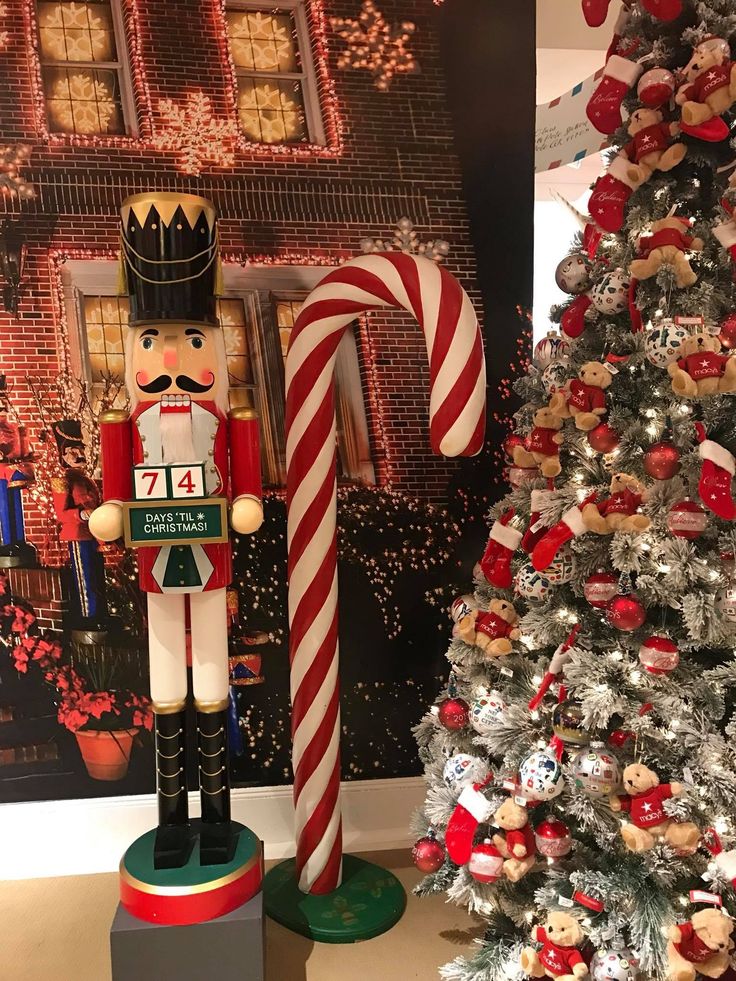 nutcracker theme christmas decor Christmas nutcracker. I love nutcrackers so much Nutcracker christmas decorations, Nutcracker