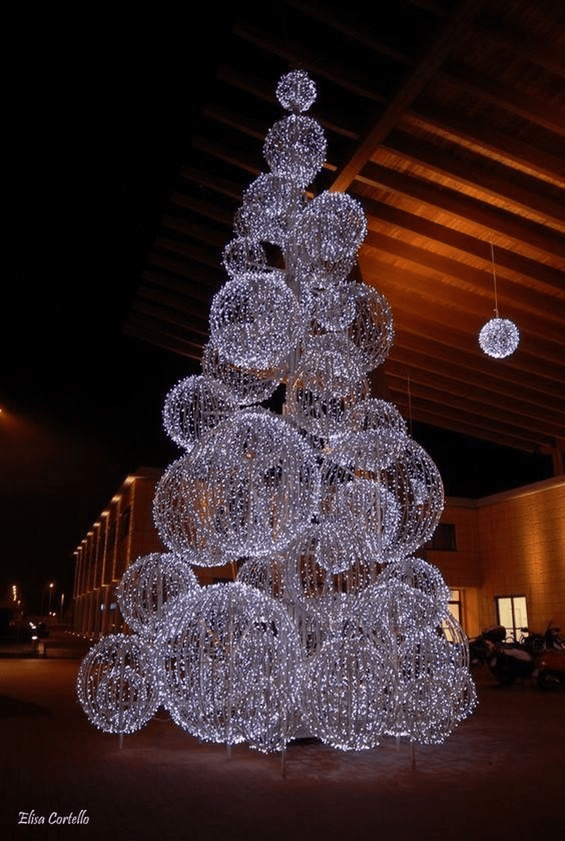 outdoor lighted christmas decor 40 Stunning Outdoor Christmas Lights Decoration Ideas Diy christmas lights, Decorating with