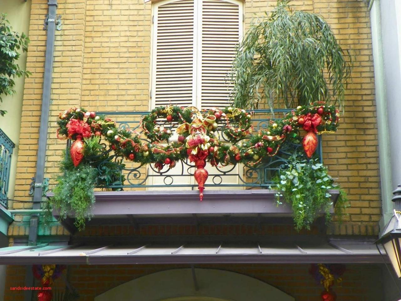 christmas decorating ideas for apartment balcony 13 Charming Christmas Apartment Balcony Decoration Ideas For Most