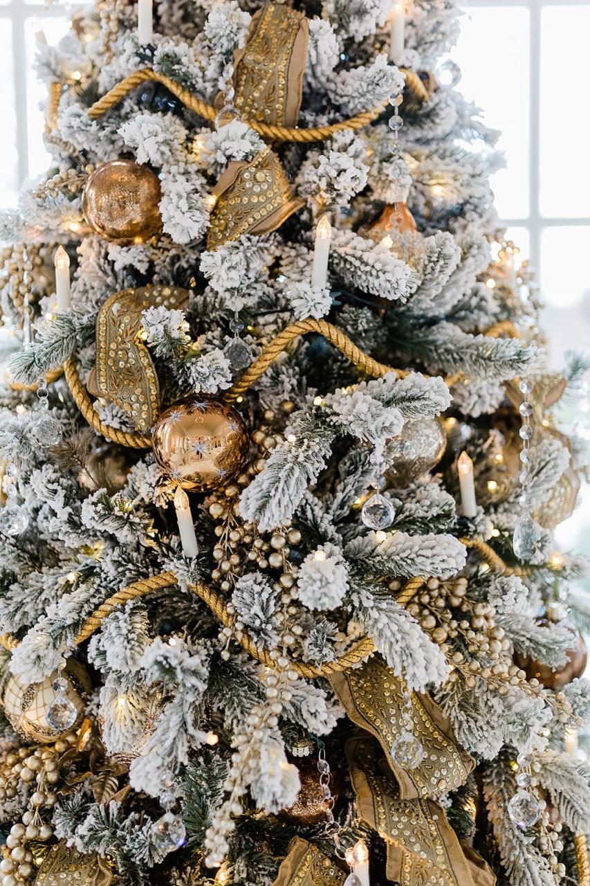 flocked christmas tree decor ideas 6 Ideas for How to Decorate a Flocked Christmas Tree BlueGrayGal