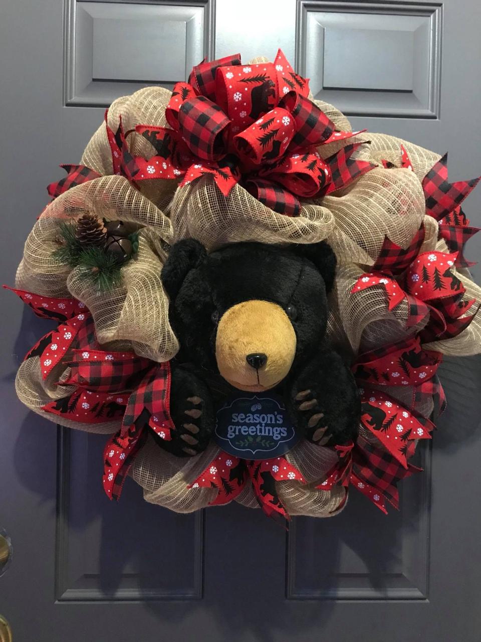 black bear christmas decor Had to share. This black bear wreath is so adorable. He is surrounded by beige mesh ribbon