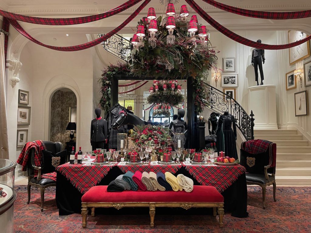 ralph lauren christmas decor Habitually Chic® » Christmas at Ralph Lauren Elegant christmas decor, Ralph lauren christmas