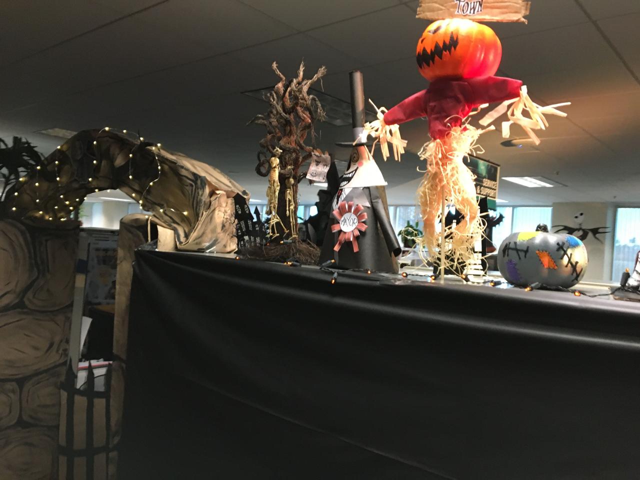 nightmare before christmas cubicle decor DIY Nightmare Before figures Nightmare before christmas decorations, Office christmas