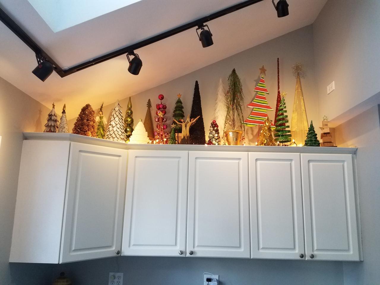 christmas decor for top of cabinets Christmas decorations, vaulted ceiling decorations, kitchen ideas. Above