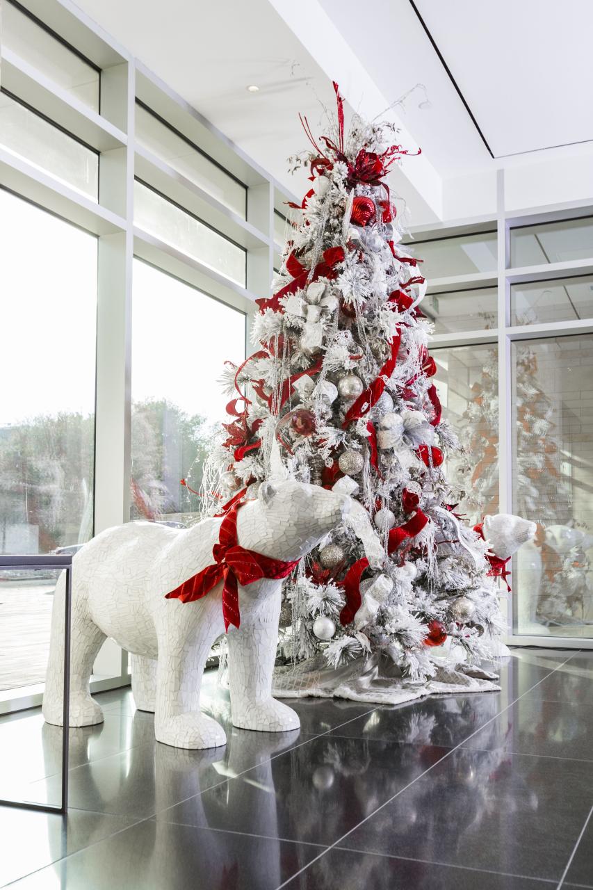 polar bear christmas decor 20+ Large Polar Bear Christmas Decorations The Urban Decor