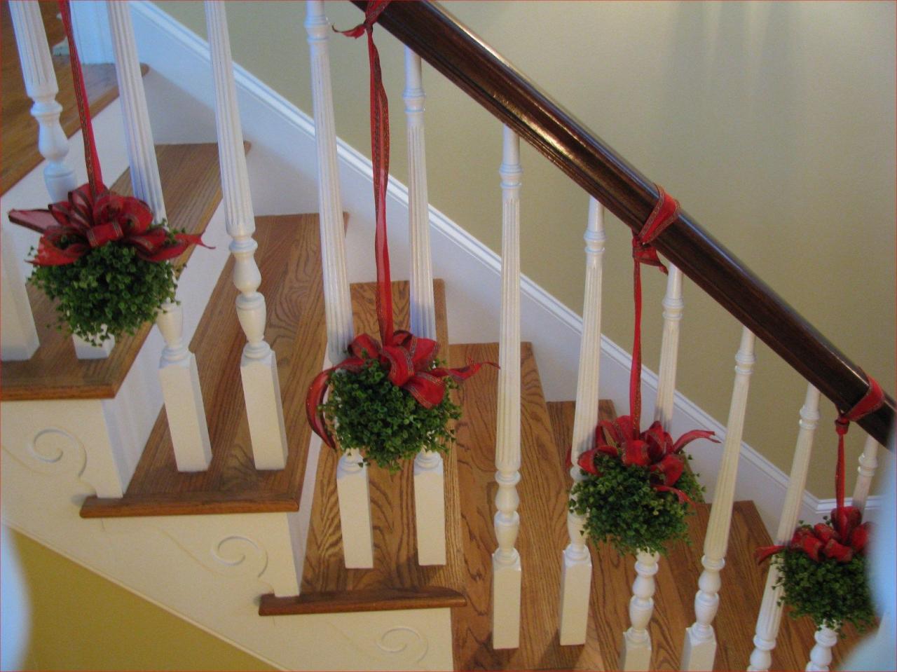 christmas decorating ideas for stairs 38 Simple Christmas Decorations Stairs Ideas Christmas staircase