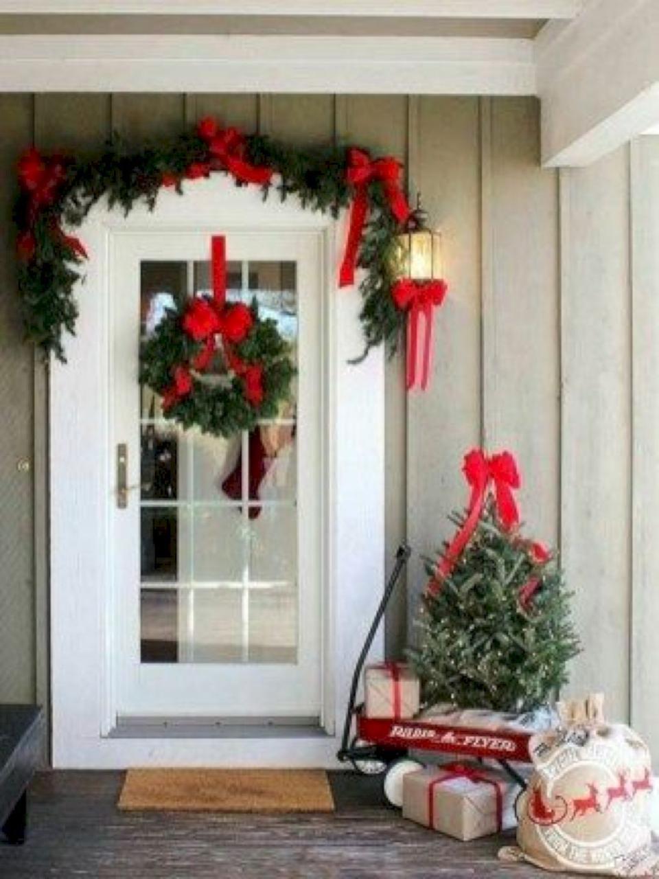 christmas front porch decor Cool 40 Christmas Front Porch Decorating Ideas source link https//dec… Traditional