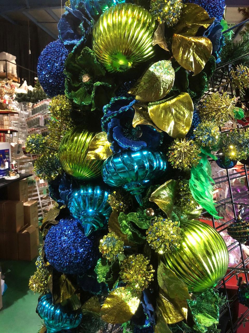 blue and green christmas decor 30+ Blue And Green Christmas Tree Decor DECOOMO