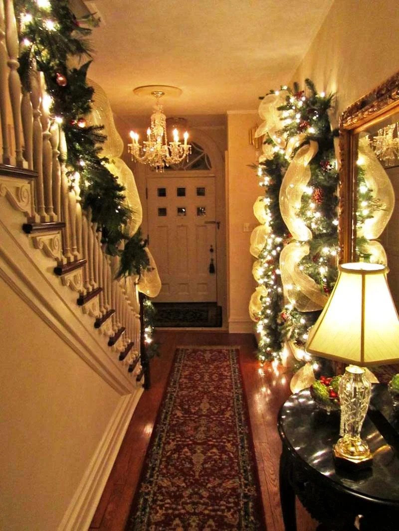 christmas decorating ideas for stairs 25 Ideas for Christmas Staircase Decorations