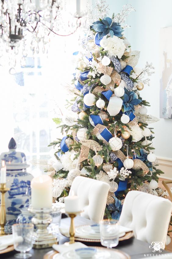 christmas decor blue and white Best Blue and White Christmas Decor HappyMeetsHome