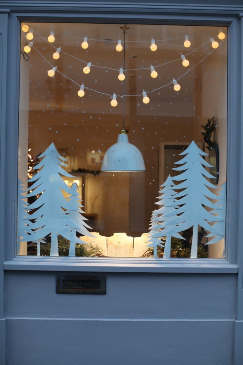 diy christmas window decor 70 Awesome Christmas Window Décor Ideas DigsDigs