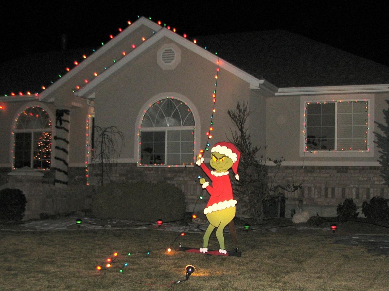 grinch christmas outside decor Grinch christmas decorations, Christmas lawn decorations, Fun christmas