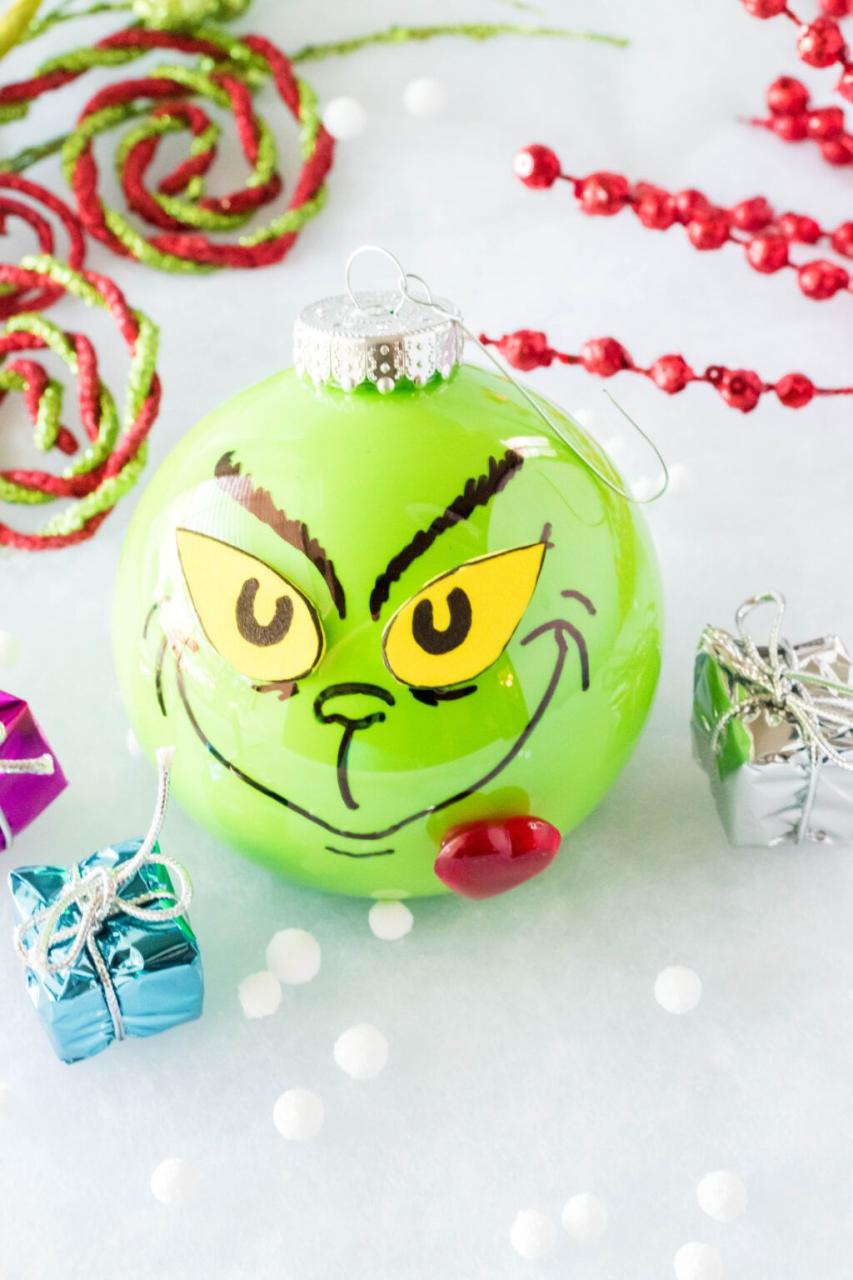 the grinch christmas decor DIY Grinch Ornament Grinch ornaments, Diy christmas decorations easy, Grinch christmas decorations