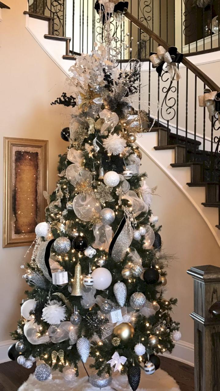 christmas tree decor silver 45 Awesome Silver and White Christmas Tree Decorating Ideas Gold christmas