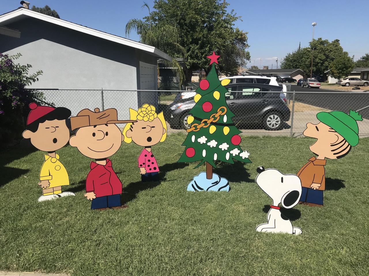 christmas outdoor decorations peanuts Peanuts Christmas Yard Decorations The Urban Decor